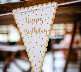 Girlianda "Happy Birthday", balta-auksinė (10 vėliavėlių) 2 Girlianda "Happy Birthday", balta-auksinė (10 vėliavėlių) 2